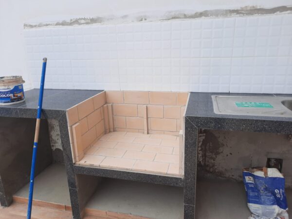 Foto de enchapado de ladrillos refractarios para una parrilla